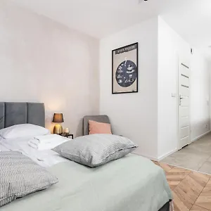 Na Debnikach - By Upstairs Апартаменты